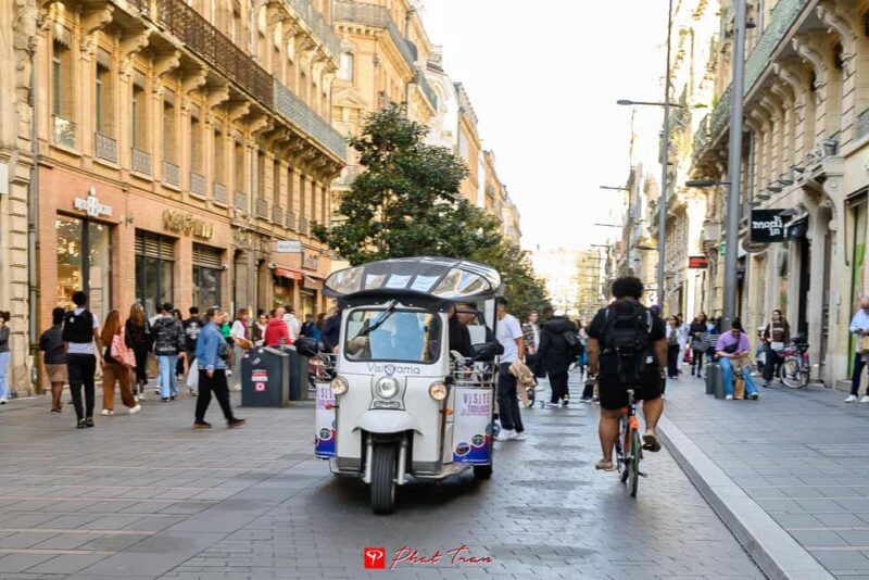 Toulouse: Electric Tuk-Tuk Tour with Photo Stops and Audio - Discover Toulouse’s Iconic Landmarks in Comfort