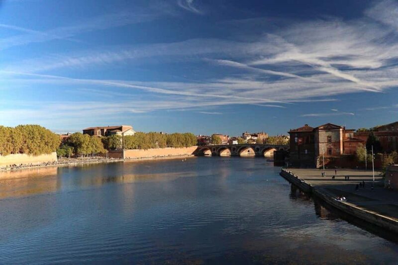 Toulouse: Garonne River Secret Spots Photo Walk - Historic Remnants Along the Garonne River