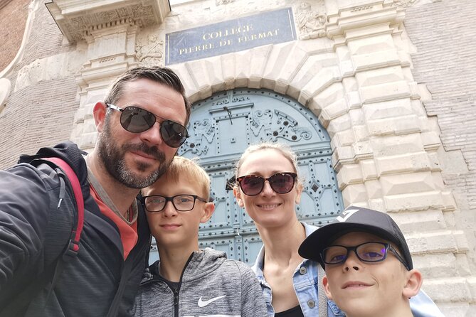 Toulouse Old Town Treasure Exploration Game and Tour - Visiting the Historic Place de la Trinité