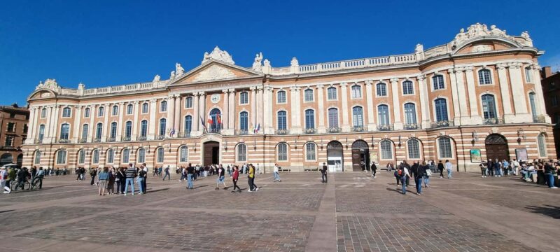 Toulouse: Tour of old Toulouse on a Brompton folding bike - Discovering Toulouse’s Iconic Landmarks