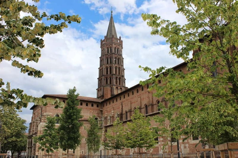 Toulouse: Urban Safari in Toulouse, guided photo walk, and photo spots - Discover Toulouse’s Main Square and Its Photo Opportunities