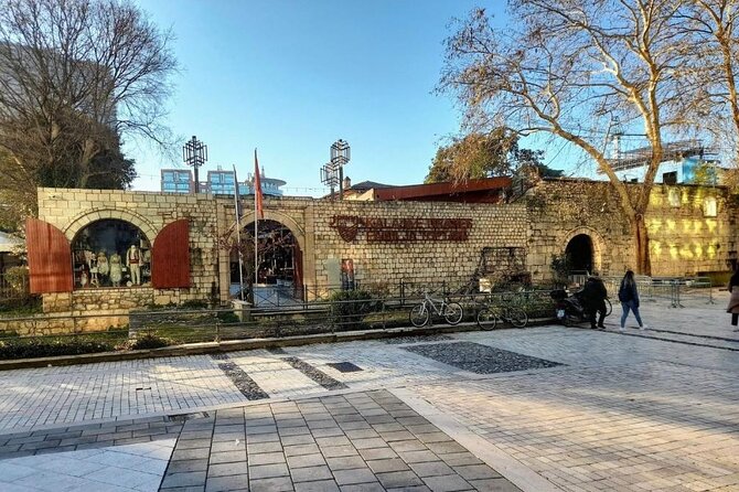 Tour a Piedi di Tirana - Starting at Skanderbeg Square, Tirana’s central hub