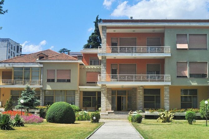 Tour a Piedi di Tirana - Crossing the Historic Tanners Bridge