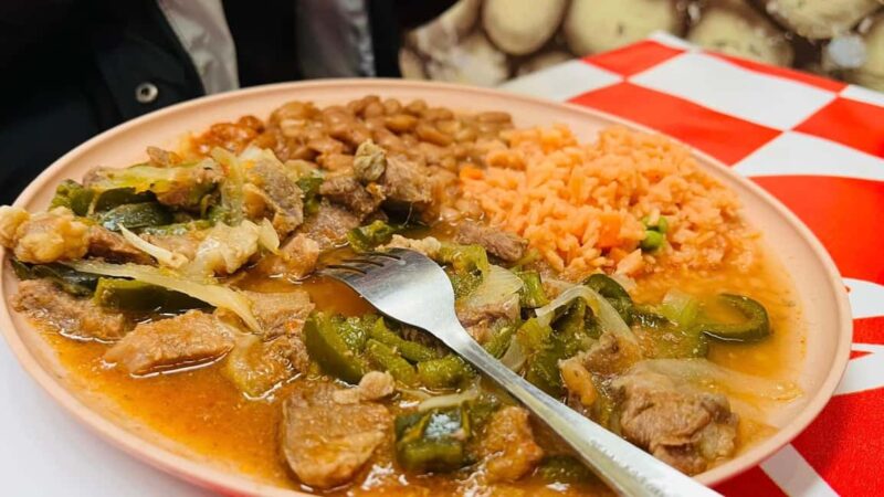 Tour "Arteaga Coahuila" + Guía + Traslados + Tickets - The Vibrant Sunday Market in Plaza Alameda