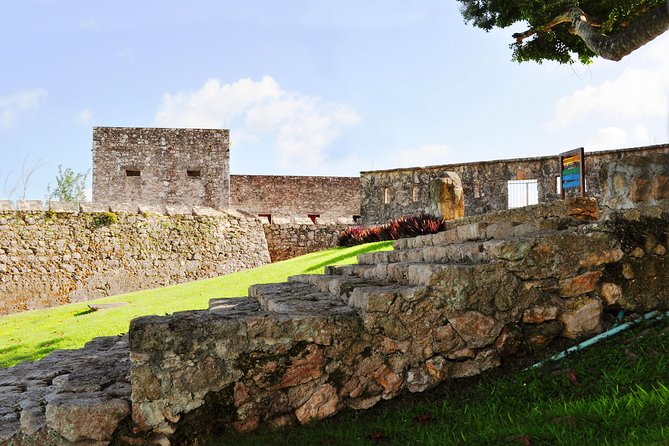 Tour Bacalar - Cenote Azul & MarMol Club with Kayaks from Cancún - Access to MarMol Club and Kayaking Activities