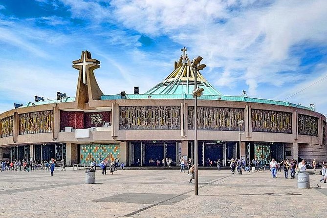 Tour Basilica of Guadalupe and Pyramid of Teotihuacán - Sanctuary of the Virgin - Discover the Spiritual Heart of Mexico at the Basilica of Guadalupe