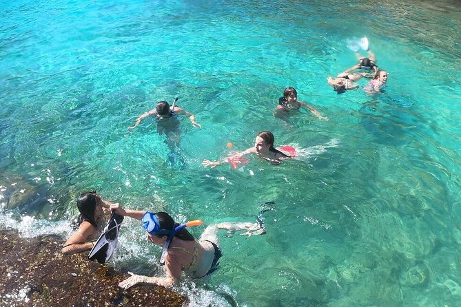 Tour Beach Portal Vells, Cave Portal Vells. - The Guide’s Role: Local Knowledge and Personal Touch