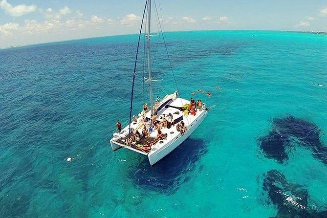 Tour Catamaran Isla Mujeres With Open Bar - Convenient Meeting Point and Group Size