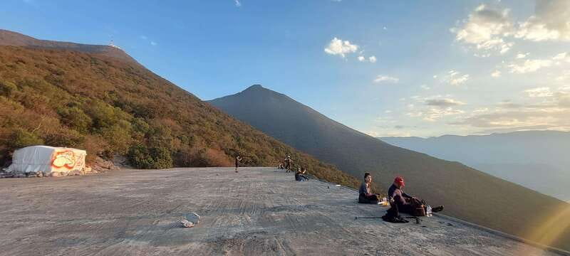 Tour "Cerro de la Silla" + Guía + Traslados - Climbing to the Cable Car Viewpoint