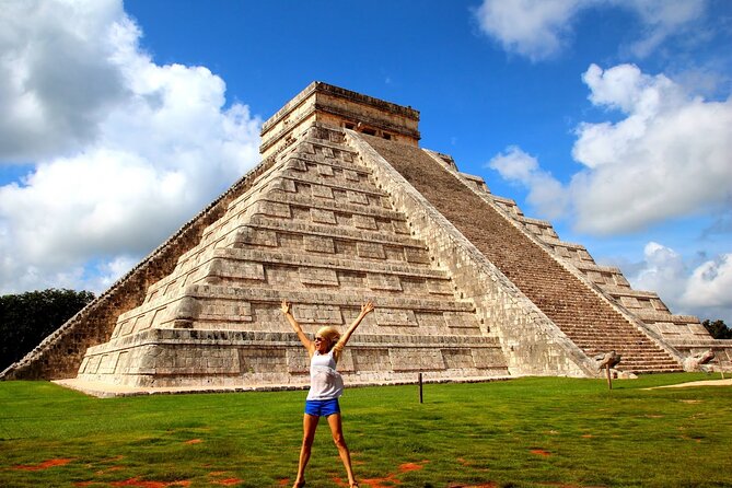Tour Chichen Itza, 2 Cenotes, and Valladolid from Cancun - Discovering Valladolid’s Colonial Charm