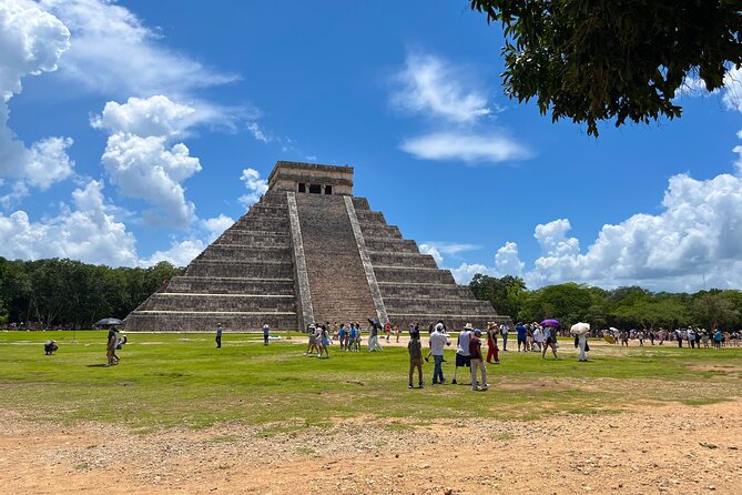 Tour Chichen Itza, Cenote and Valladolid All Inclusive - Free Time in Valladolid’s Zocalo