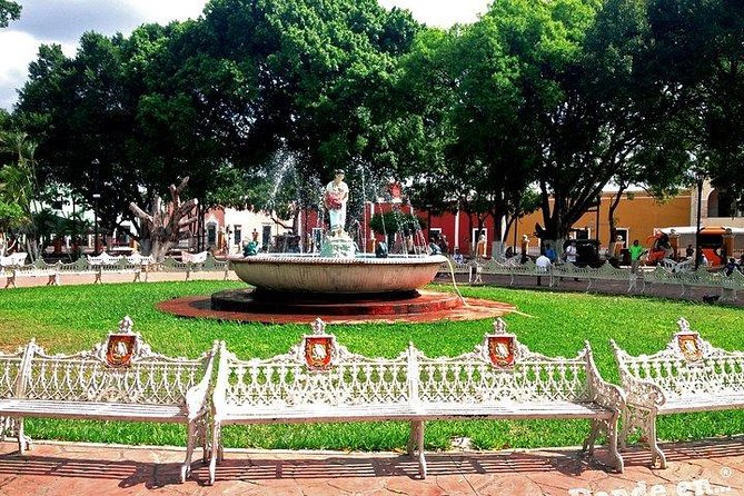 Tour Chichen Itza, Cenote & Valladolid exclusively from Cancun - Visiting Chichen Itza with a Knowledgeable Guide