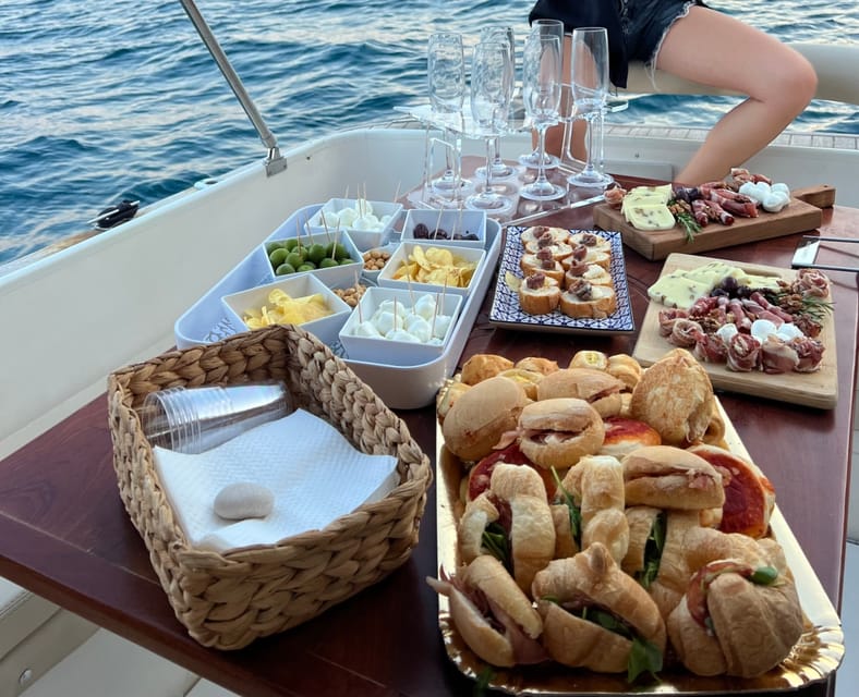 Tour da Amalfi a Positano in Barca - Admiring the Amalfi Coast from the Water