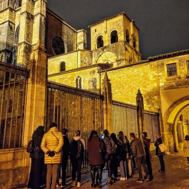Tour de los misterios y leyendas de Oviedo - Exploring Oviedo’s Night Atmosphere