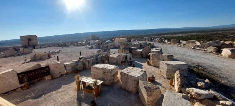 TOUR "Dunas de yeso" + Guía + Traslados - Enjoying a Regional Lunch Break