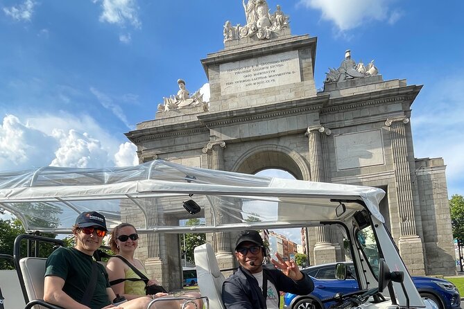 Tour en tuk-tuk electrico por MADRID MODERNO - Exploring Madrid’s Architectural Gems in a Modern Electric Tuk-Tuk