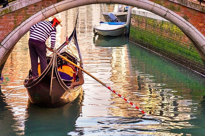 Tour Enchanting Venice Majestic City Walk and Gondola Ride - Starting Point and Meeting Logistics in Venice