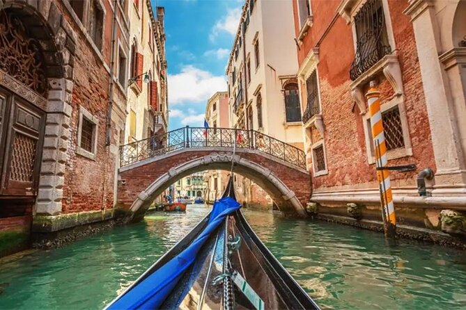 Tour Enchanting Venice Majestic City Walk and Gondola Ride - The Guided Commentary and Group Experience