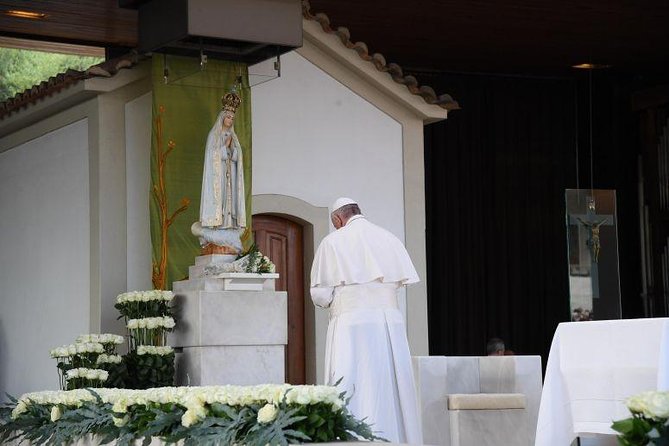 Tour Fátima from Lisbon - Viewing the Basilica of the Holy Trinity