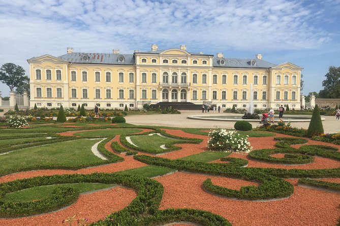 Tour from Vilnius - Riga via The Hill of Crosses, Rundale, Bauska - The Hill of Crosses: An Iconic Lithuanian Landmark