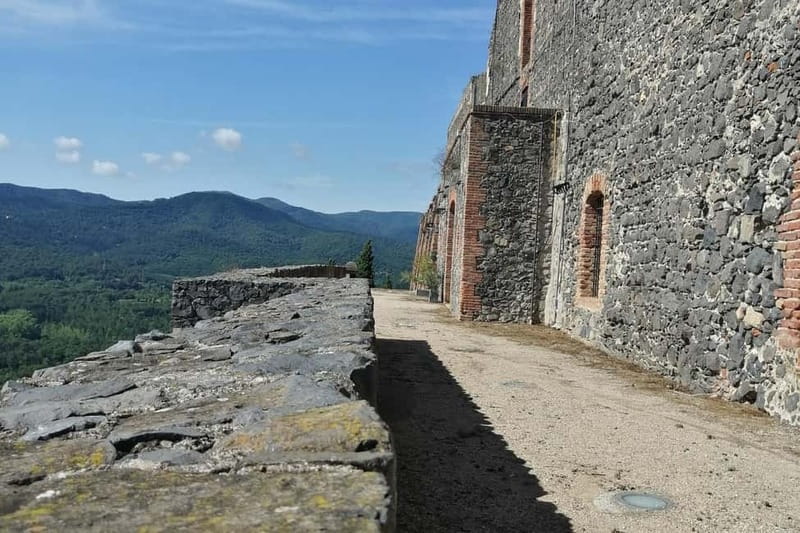 Tour Girona, Castell d'Hostalric & Roca Village - The Rich History and Architectural Features of Hostalric Castle