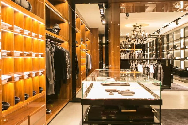 Tour Girona, Castell d'Hostalric & Roca Village - Luxury Shopping at La Roca Village