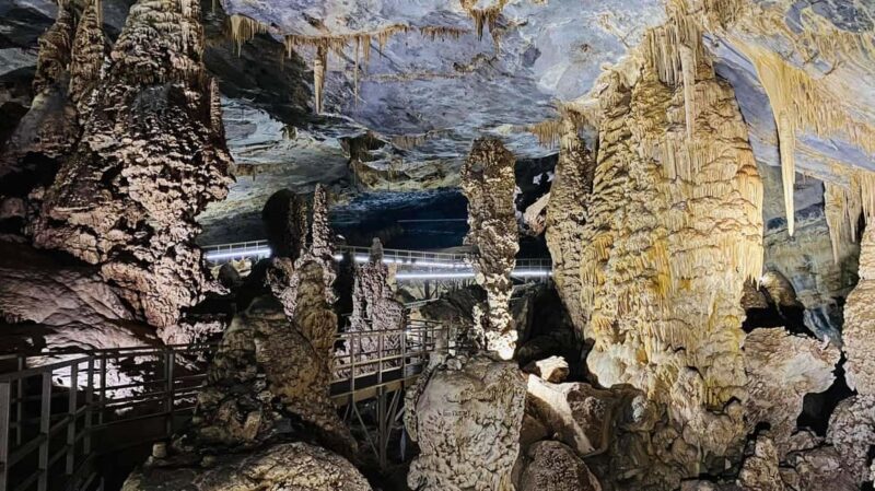 Tour "Grutas Bustamante" + Guía + Transfer + Tickets - Lunch at Las Cazuelas Restaurant with Regional Cuisine