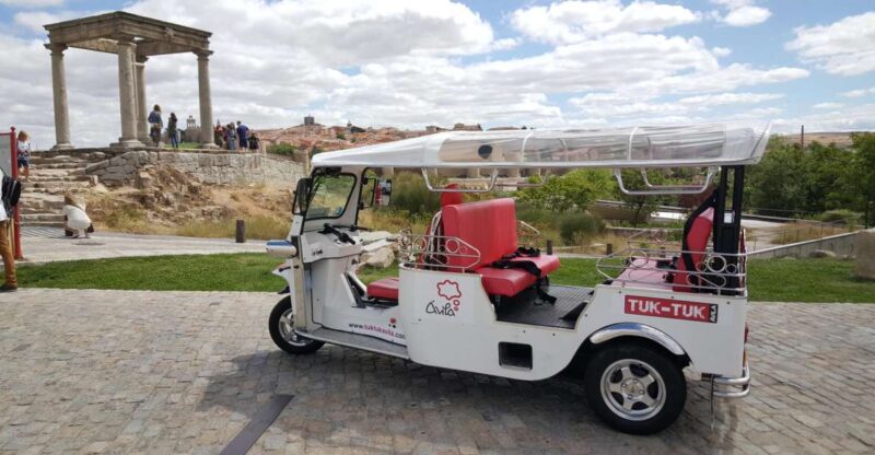 Tour Guiado En Tuk Tuk Recorre Avila De La Forma Mas Comoda - Navigating the City in a Tuk Tuk