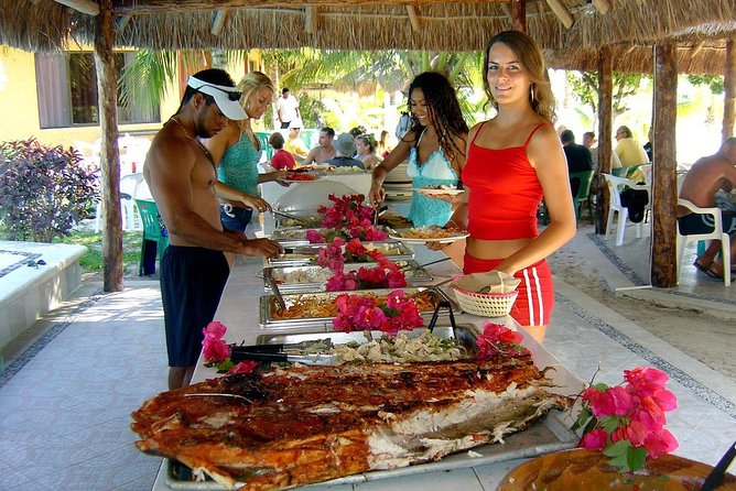 Tour in a Catamaran to Isla Mujeres with all included for the best price! - Key Points