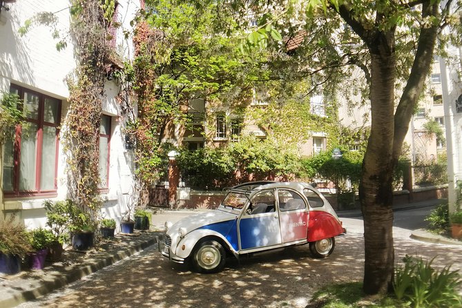 Tour in a vintage car with a Parisian - Exploring Hidden and Iconic Landmarks in Paris