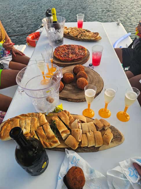 Tour in barca privata Avola Marzamemi/PortopaloDiCapopasserO - Discovering the Private Boat Trip in Southeastern Sicily