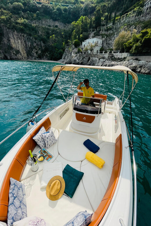 Tour in barca privato Isola di Capri - Flexible Departure Points in the Campania Region