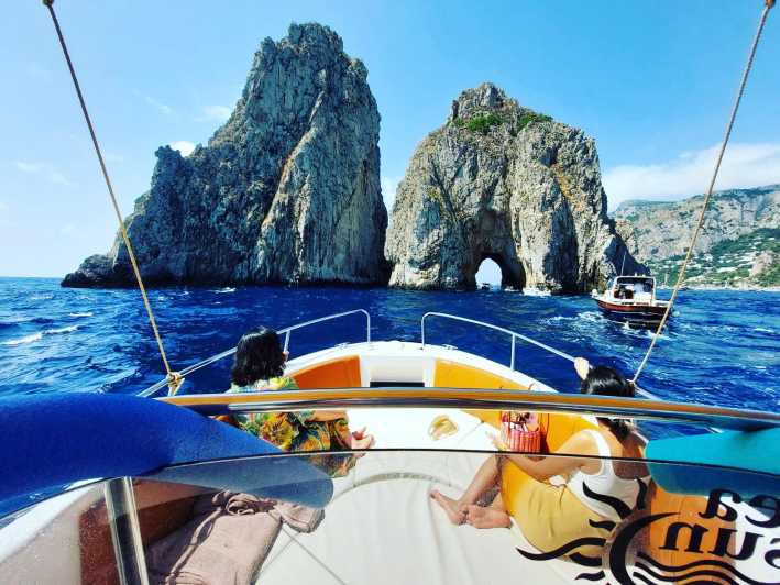 Tour in barca privato Isola di Capri - Relaxing Lunch and Free Time on Capri