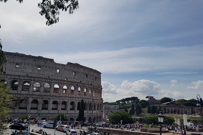 Tour in Rome, half day - Spotlight on the Major Stops: Colosseum and St. Peters Basilica