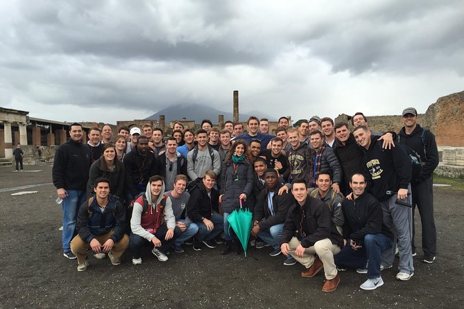 Tour in the ruins of Pompeii with an archaeologist - The Expertise of the Archaeologist Guide: Knowledgeable and Engaging
