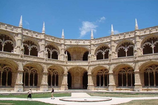 Tour LISBON (full day) - Crossing the 25 de Abril Bridge to Cristo Rei