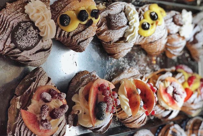 Tour Naples Historical Center and Street Food Markets - Street Food Tastings at Via San Gregorio Armeno