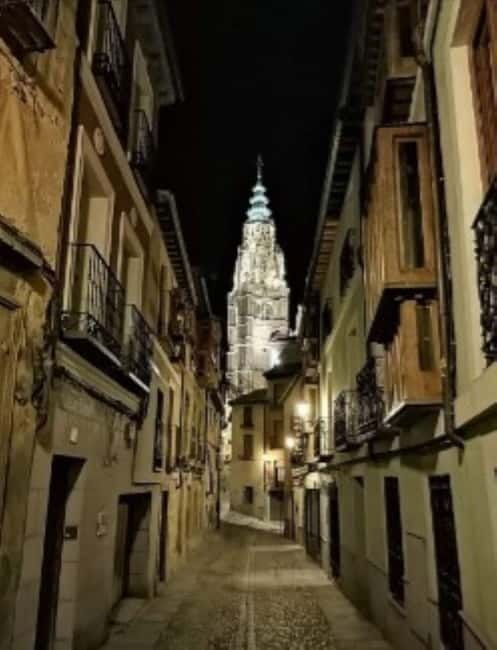 Tour Nocturno de Leyendas y Misterios con Subterráneo - Unique Night Tour of Toledo’s Secrets and Legends with Subterranean Access