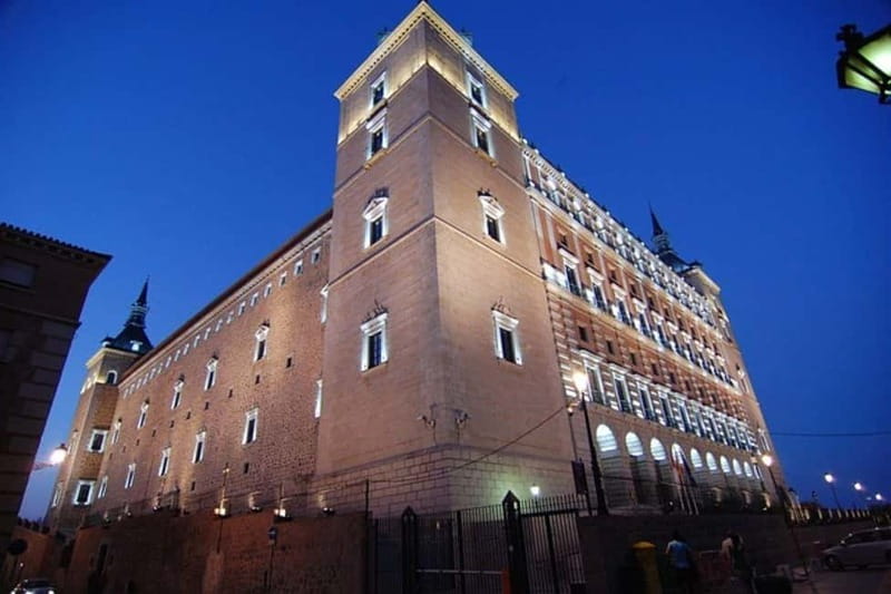 Tour Nocturno de Leyendas y Misterios con Subterráneo - Key Points