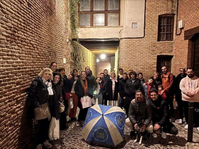 Tour Nocturno de Leyendas y Misterios con Subterráneo - Discovering Callejón Nuncio Viejo and the Convent