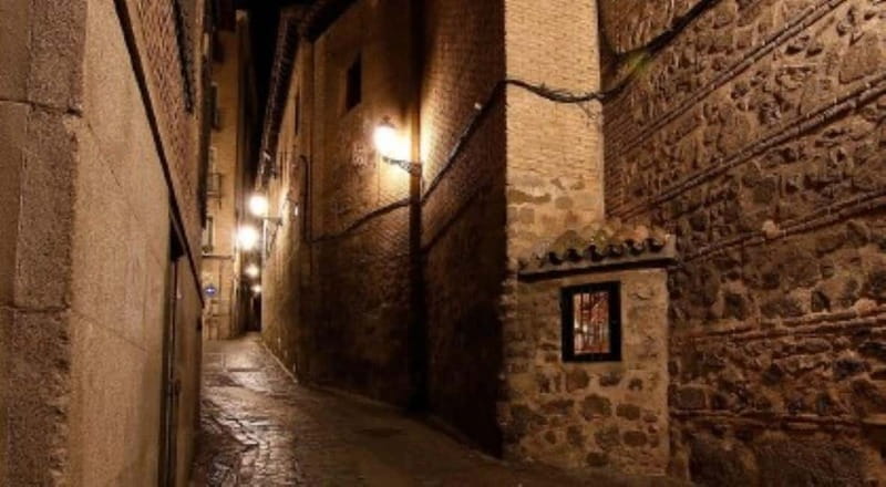 Tour Nocturno de Leyendas y Misterios con Subterráneo - Practical Details and Accessibility