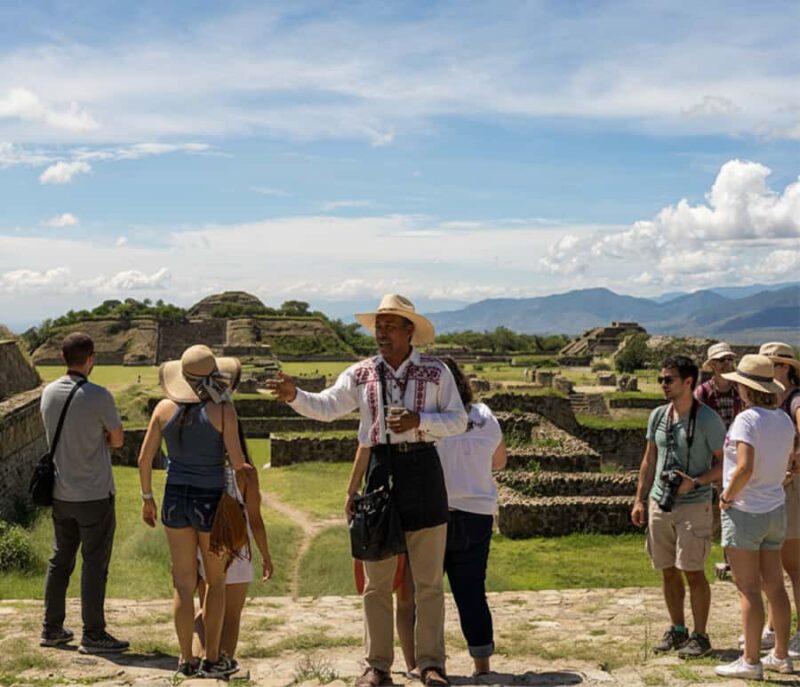 Tour Oaxaca Antigua: Monte Albán, Alebrijes & Artesanías - Optional Regional Buffet and Dining Tips