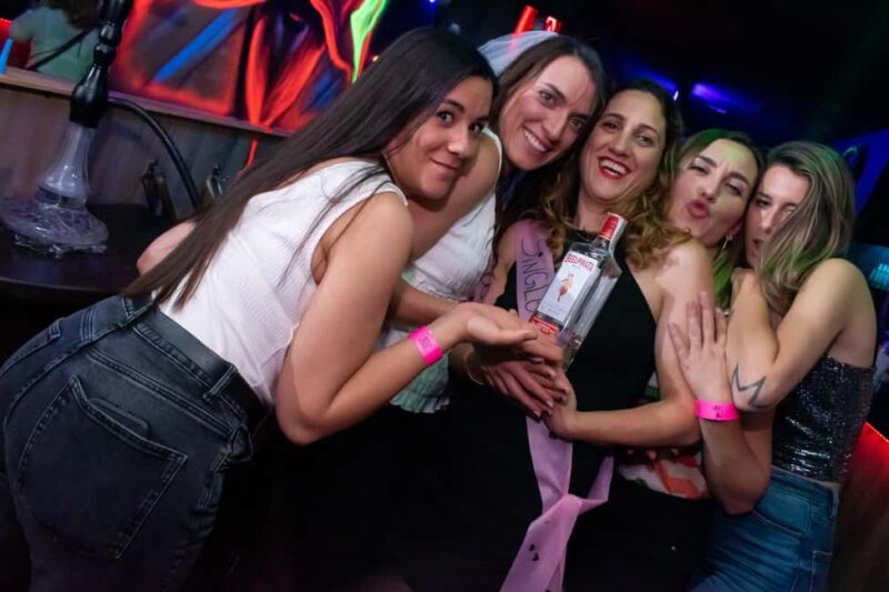 Tour of 2 pubs and 2 clubs in Madrid with drinks included. - Explore Madrid’s Nightlife with a Guided Pub and Club Tour