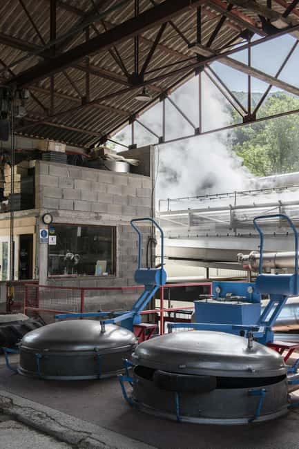 Tour of a family-run lavender essential oil distillery - Key Points