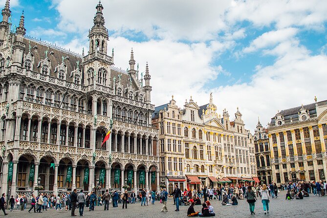 Tour of Brussels in English (with booking fee) - Expert Guides and Engaging Storytelling