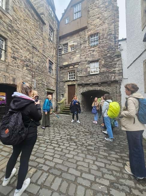 Tour of Edinburgh's Royal Mile - Visiting Edinburgh Castle: The First Step into Scottish History