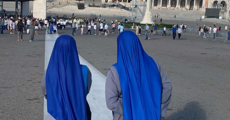 Tour of Fátima; And Nazaré, a small village with giant waves - A Complete Private Day Trip to Fátima, Nazaré, and Óbidos