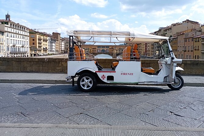 Tour of Florence OldTown in golf cart etuktuk (Minimum 2 PAX) - The Guide’s Role and Customer Service