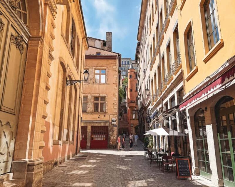 Tour of Old Lyon in Bellecour with a guide - Exploring Lyon’s Heritage from Presquîle to Vieux-Lyon