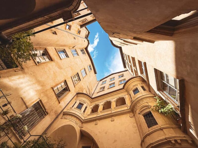 Tour of Old Lyon in Bellecour with a guide - Sites Along the Route: From Major Squares to Renaissance Facades